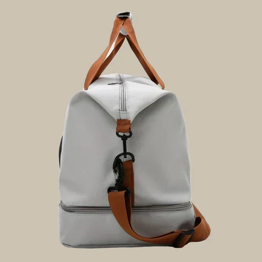Men's duffle gym bag with a separate shoe compartment, ideal for sports and travel.