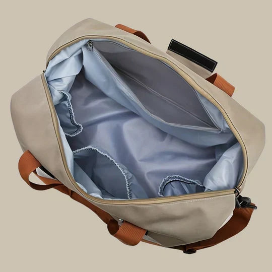 Men's practical gym duffle bag, includes a ventilated shoe compartment for easy organization.