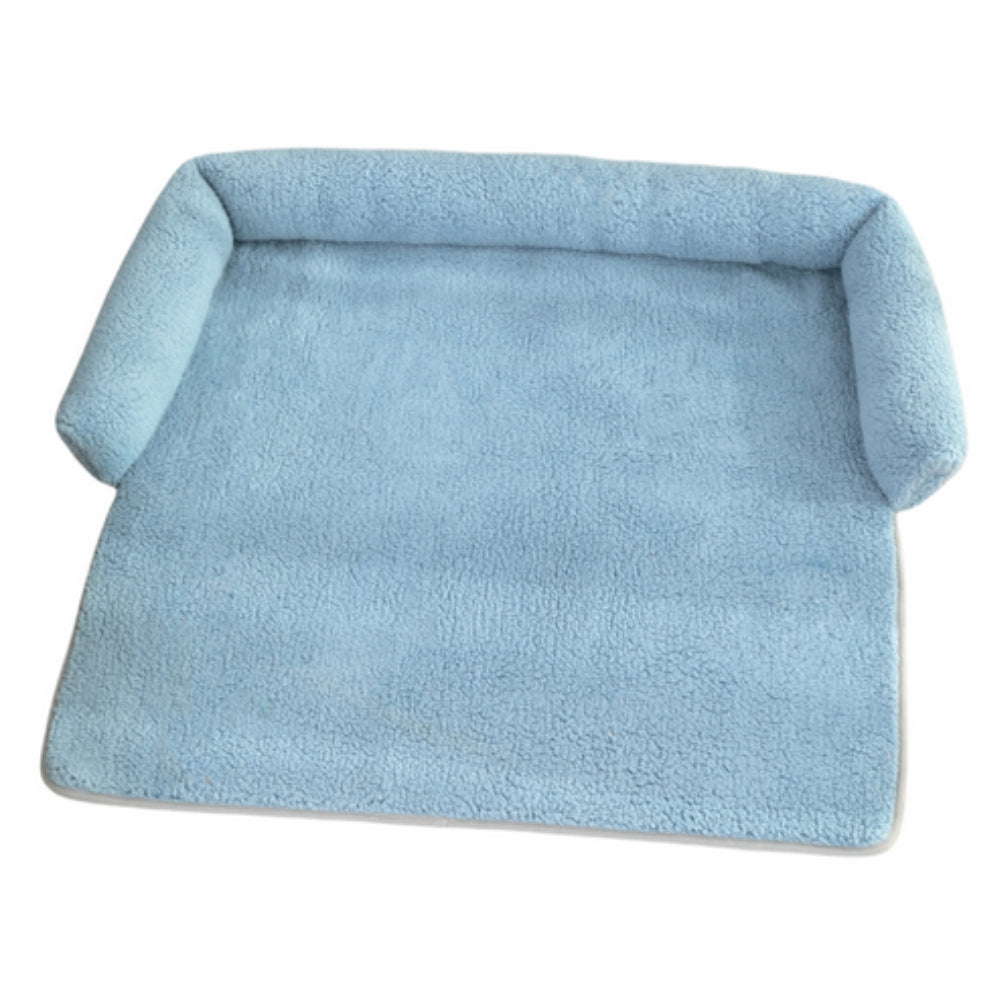 Soft non-slip dog blanket with integrated neck pillow for ultimate pet comfort. Ideal for small to medium pets.