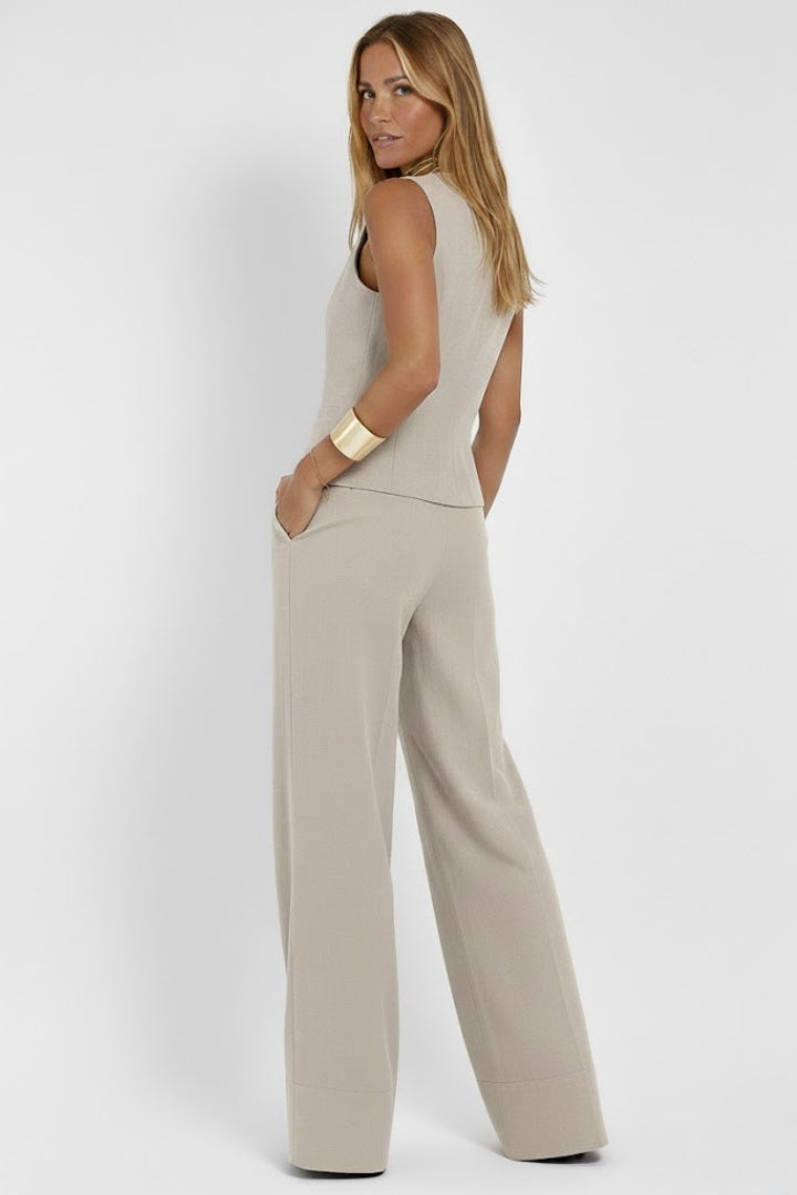 Fashionable women's V-neck vest and flowy wide-leg trousers two-piece set. Ideal for spring fashion.