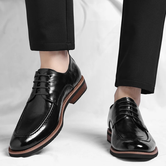 Men's classic dual-tone Oxford dress shoes, perfect for elevating formal, business, and stylish looks.