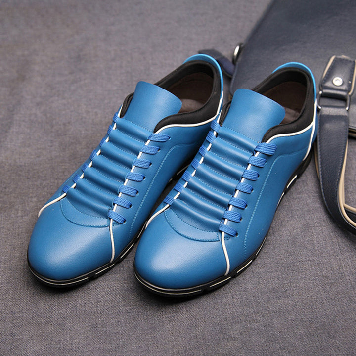 Men's casual low-top sneakers, classic design offering comfort for versatile everyday fashion.