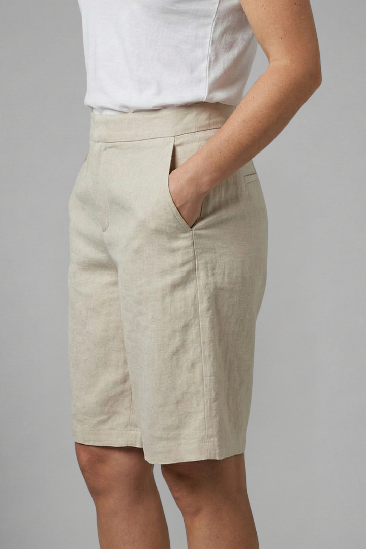 Women's comfortable knee-length shorts with elastic waist, designed for easy, everyday summer wear.