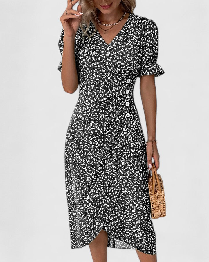 Stylish women's summer dress, comfortable and versatile for casual or dressed-up looks.