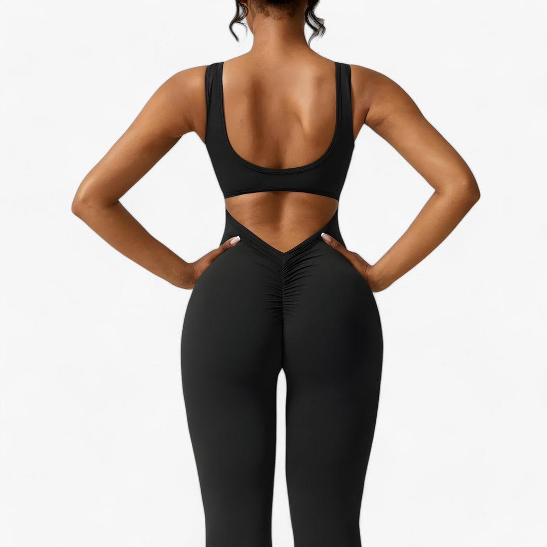 The Amélie women's elegant jumpsuit, combining comfort and chic for versatile fashion.