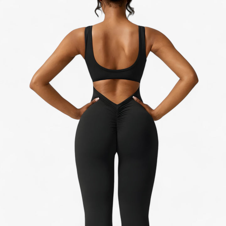 The Amélie women's elegant jumpsuit, combining comfort and chic for versatile fashion.