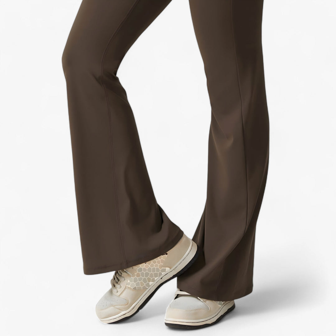 Versatile Amélie women's jumpsuit, combining comfort and style for any modern wardrobe.