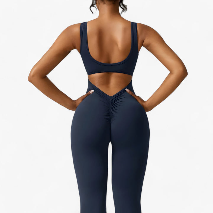 Stylish Amélie women's elegant jumpsuit, perfect for versatile day-to-night looks.