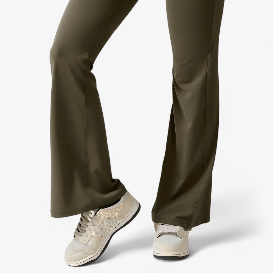 Chic and comfortable Amélie women's jumpsuit, ideal for versatile casual and dressy occasions.
