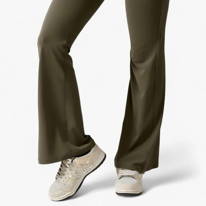 Chic and comfortable Amélie women's jumpsuit, ideal for versatile casual and dressy occasions.
