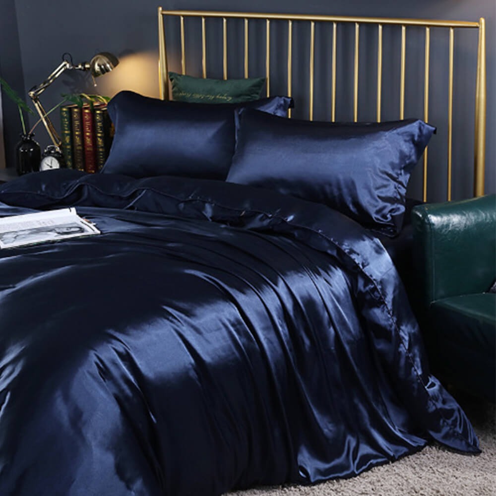 Ultra-soft double-sided satin bed sheets, providing cooling comfort. Full bedding set for a luxurious home textile experience.