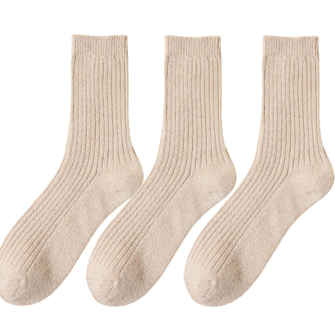 Unisex knit wool socks, durable and warm, an essential for winter comfort.