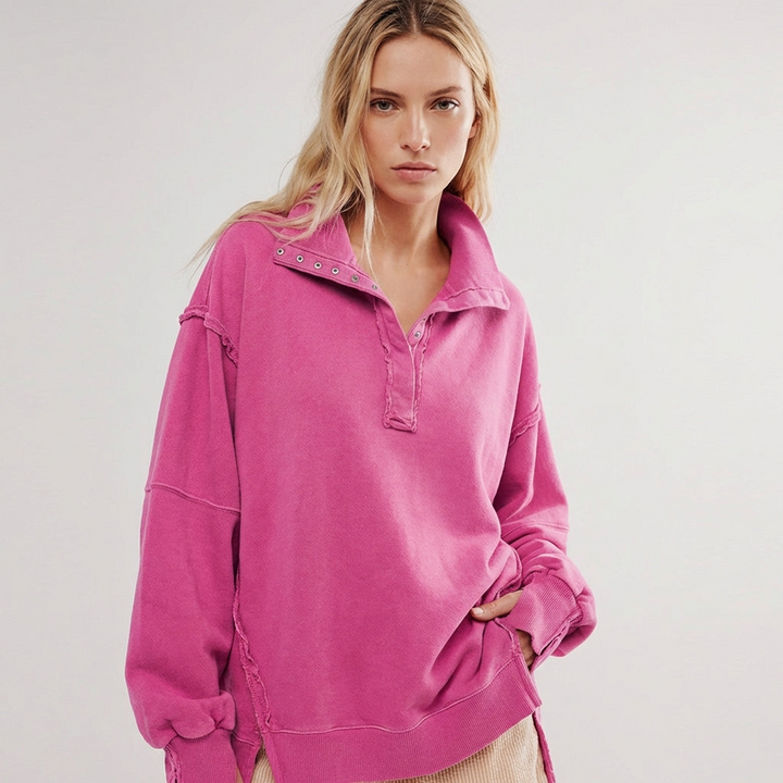 Women's oversized pullover sweater in a relaxed fit, perfect for comfortable and versatile everyday wear.