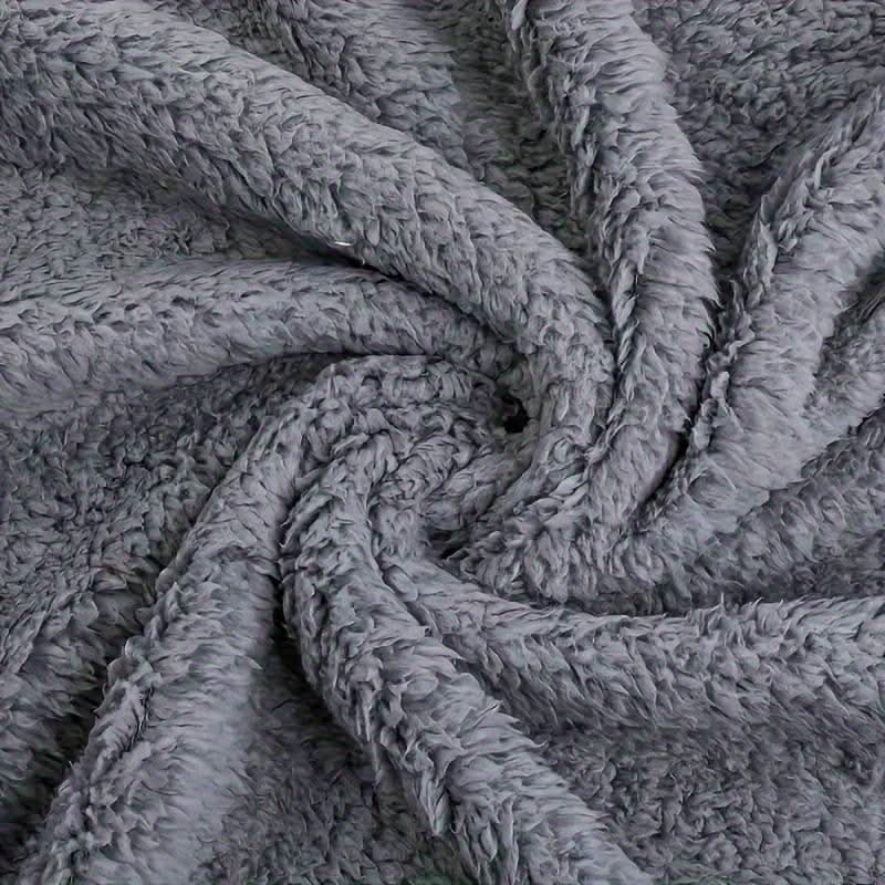 Super soft pet blanket made of plush fleece. Guarantees warmth & comfort for your cherished dog or cat.