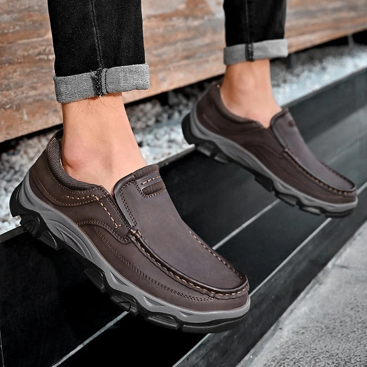 Three-quarter view of Dakota men's leather loafers, men's essential casual shoes