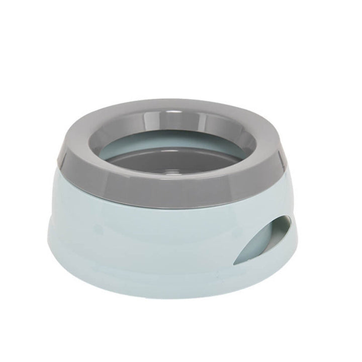 Portable dog no-spill water bowl, ideal for car travel & outdoor adventures. Keeps your pet hydrated and car dry.