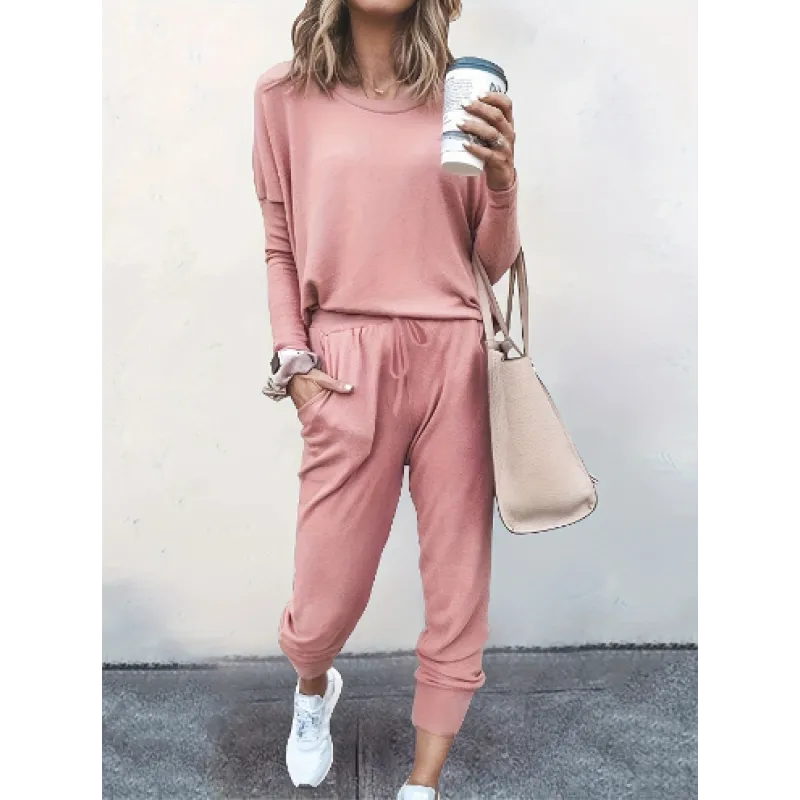 Everyday style: Women's comfortable matching jogger set, a chic two-piece casual wear outfit for women.