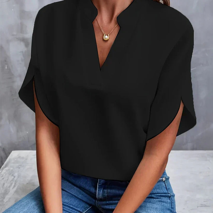 Stylish women's lightweight blouse for versatile fashion. Elegant long sleeve top, ideal for office or casual looks.