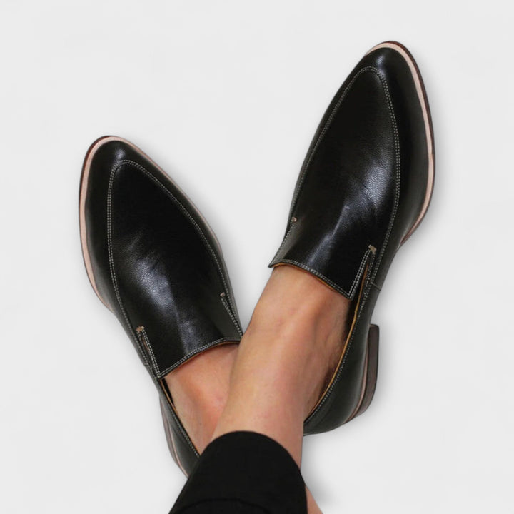 Elegant black women's orthopedic loafers for all-day comfort & foot support. Stylish slip-on flats for everyday wear.