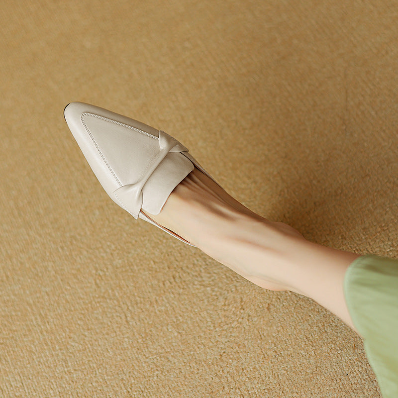 Classic white leather mules for women, detailed with a charming bow, offering comfort and style