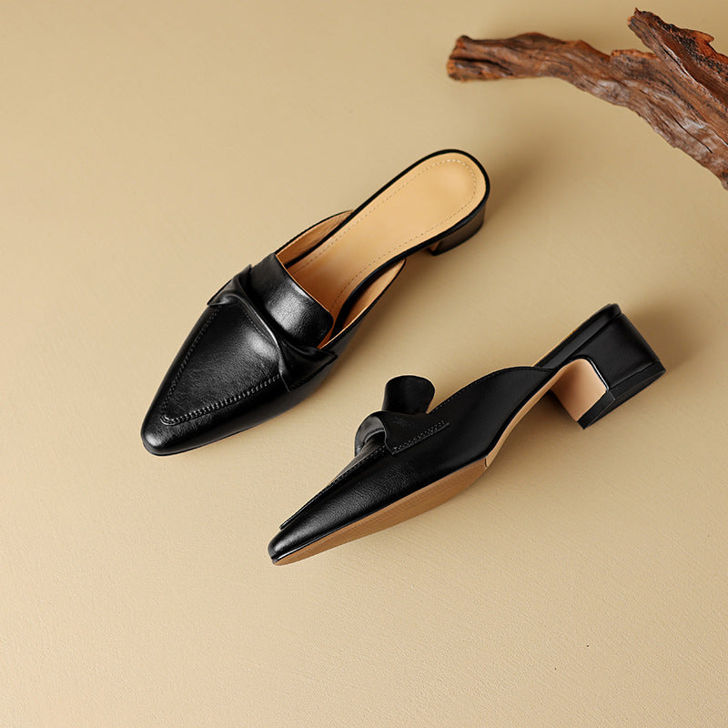 Close-up of the bow detail on women's brown leather mules, elegant and high-quality