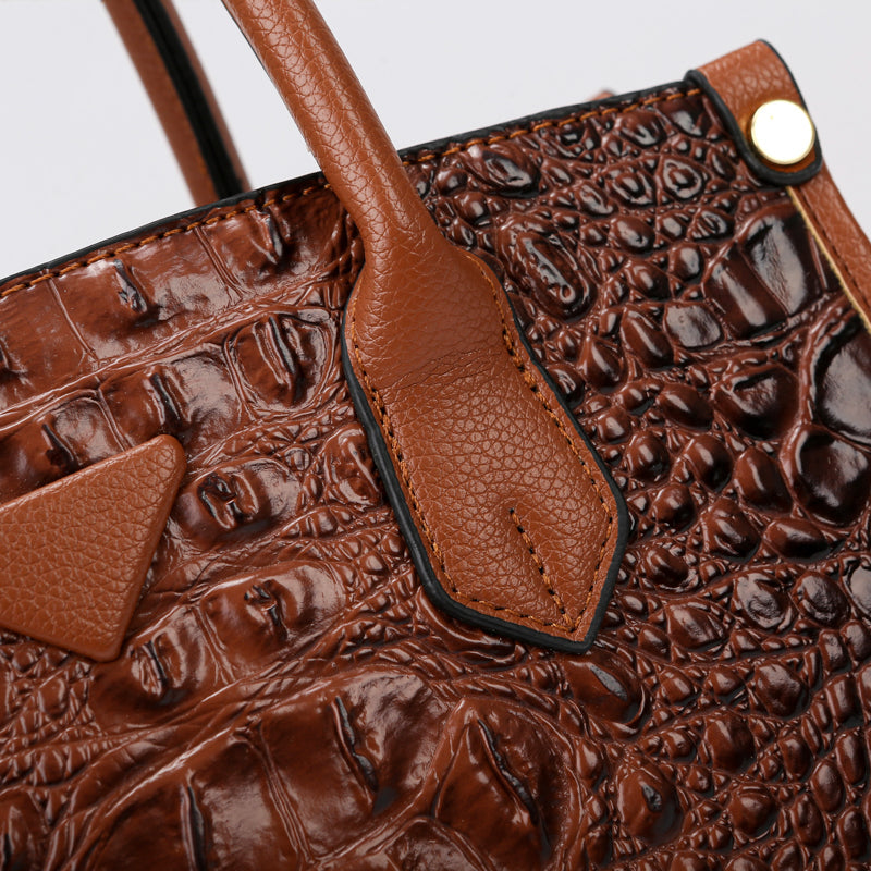 Fashionable women's handbag in croc-embossed faux leather, a timeless and elegant choice