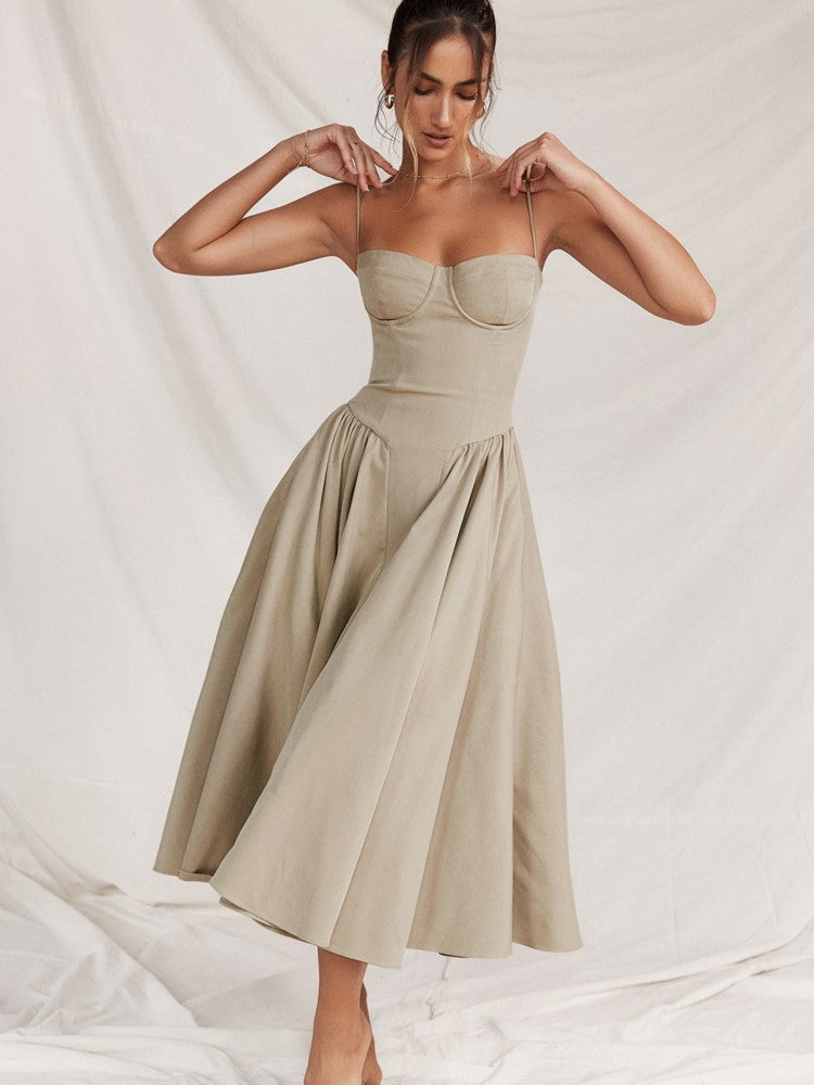Elegant women's pleated midi evening dress, ideal for special occasions, formal wear & party outfits.