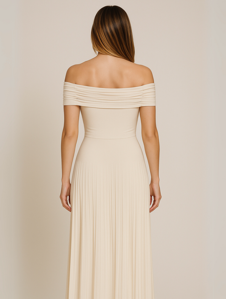 Chic pleated maxi dress, a sophisticated choice for any formal party or evening event.