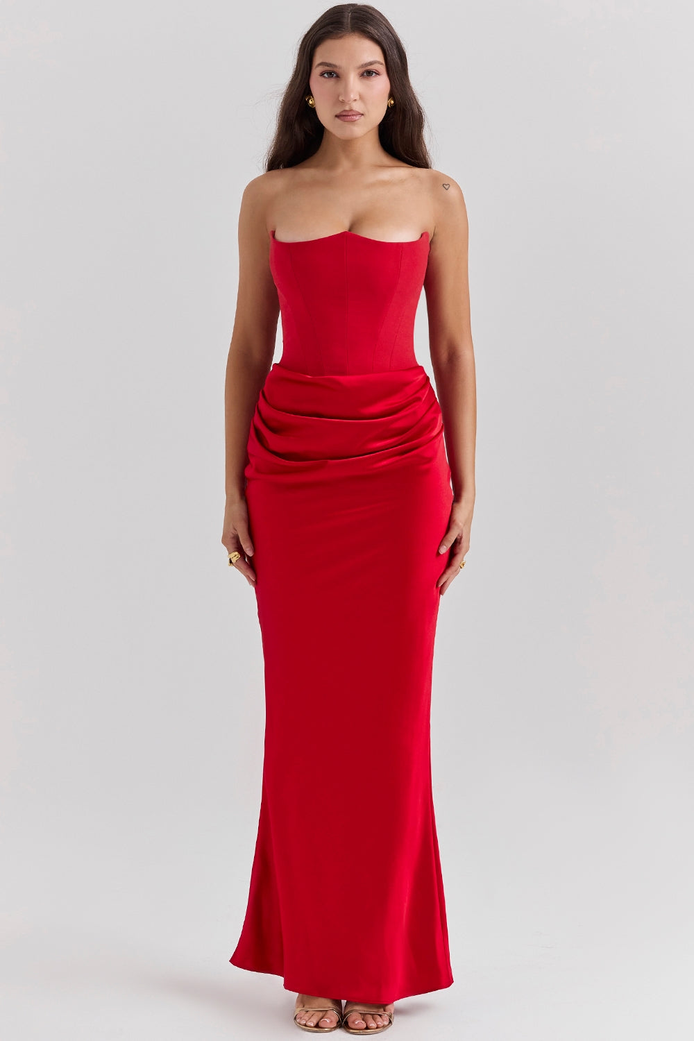 Chic strapless formal dress for women, ideal as a wedding guest outfit.