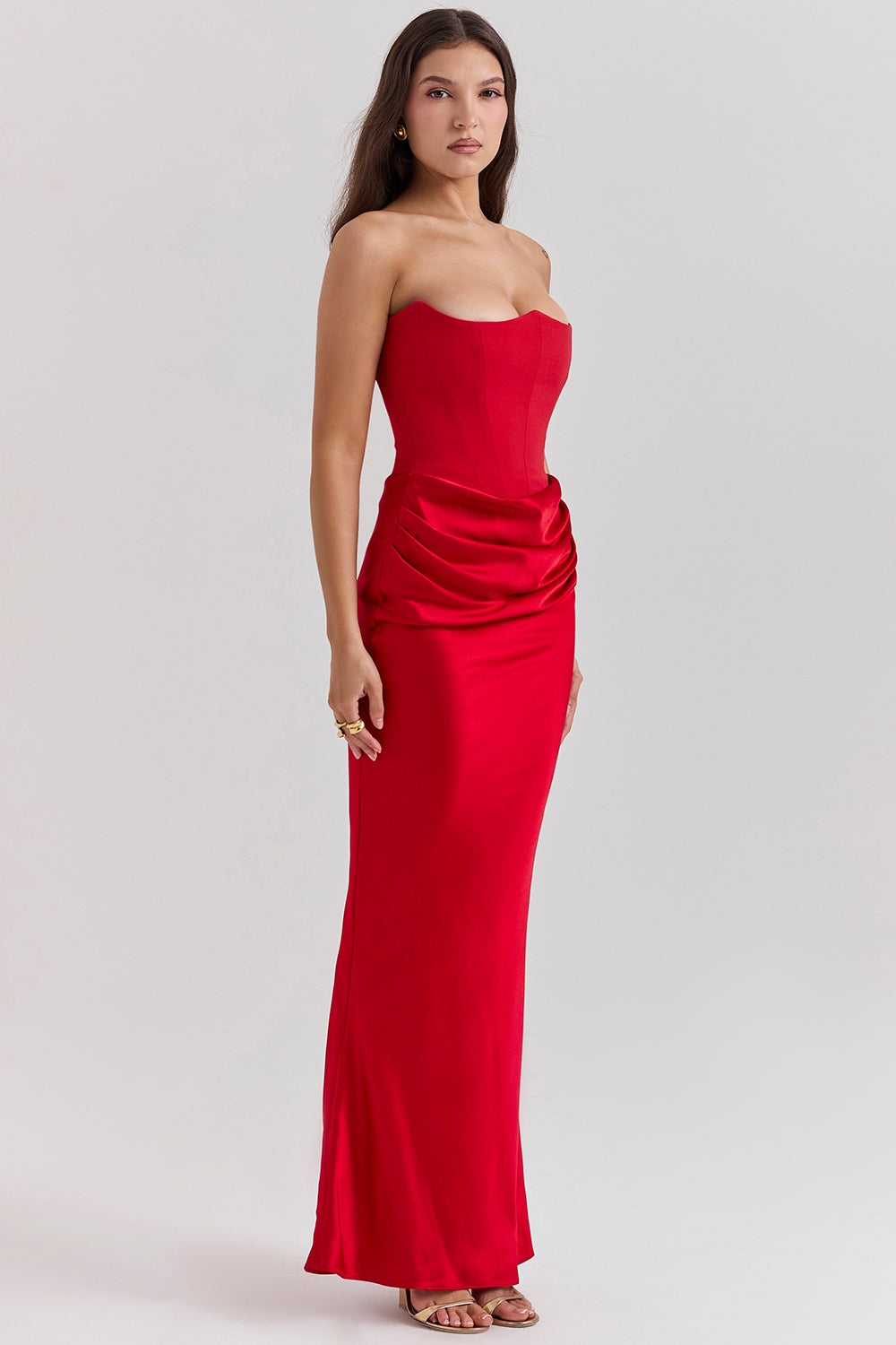 Sophisticated strapless maxi dress, perfect evening wear for special occasions.
