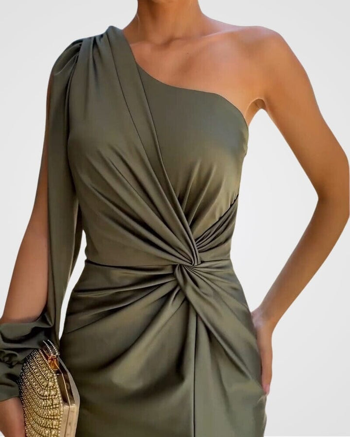 Chic women's bodycon maxi party dress, designed for a flattering silhouette at cocktail parties & formal events.