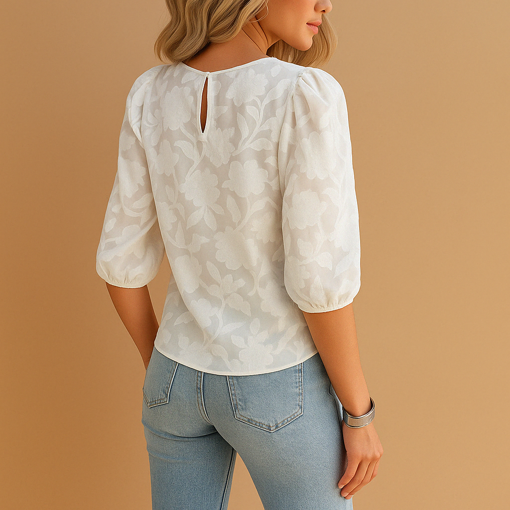 Chic women's floral blouse, versatile for everyday wear or casual fashion. Stylish & comfortable.
