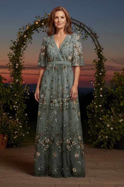 Elegant women's floral maxi dress with vibrant print, perfect for summer parties, vacation, or casual spring outings.