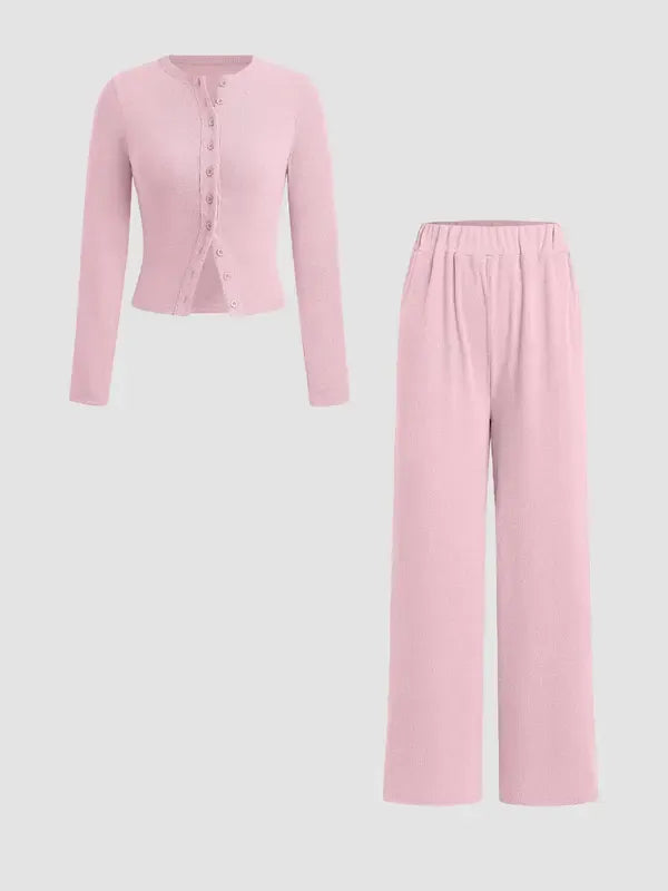 Elegant women's knit comfort lounge set in a relaxed fit, perfect for casual wear