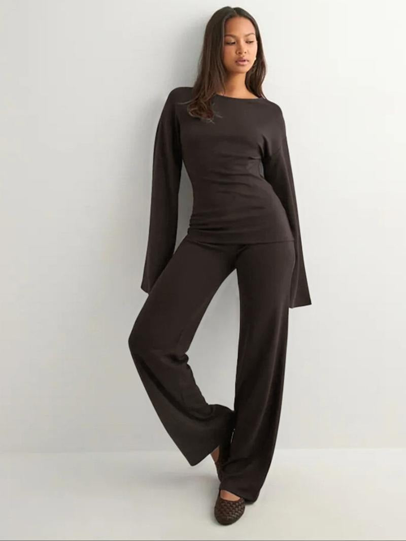 Cozy women's knit set: fashionable flared top paired with comfortable wide-leg pants