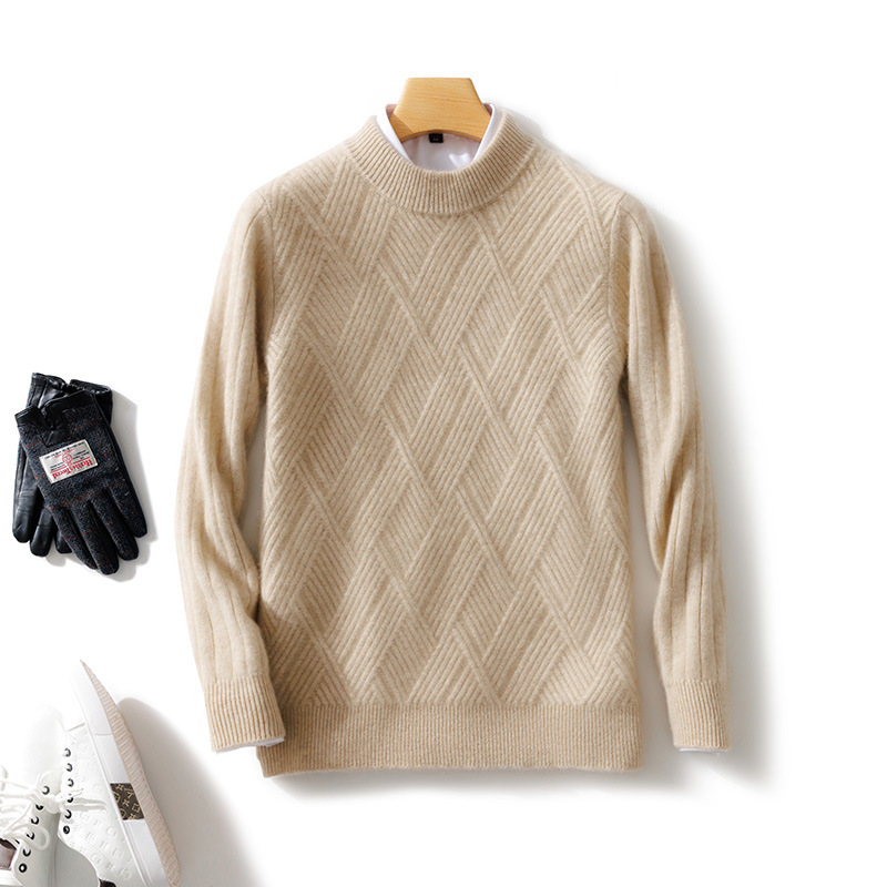 Classic women's cashmere sweater in a refined knit, ideal for sophisticated everyday style.