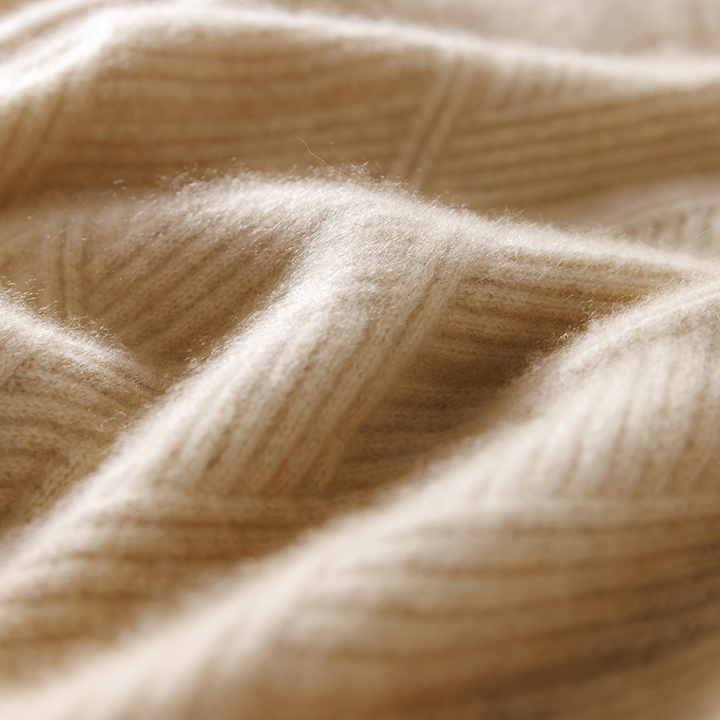 Warm winter wear: women's pure cashmere knit sweater, comfortable and chic.