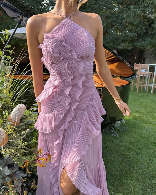 Flattering women's formal ruffle halter maxi dress, a chic choice for wedding guests and cocktail parties.