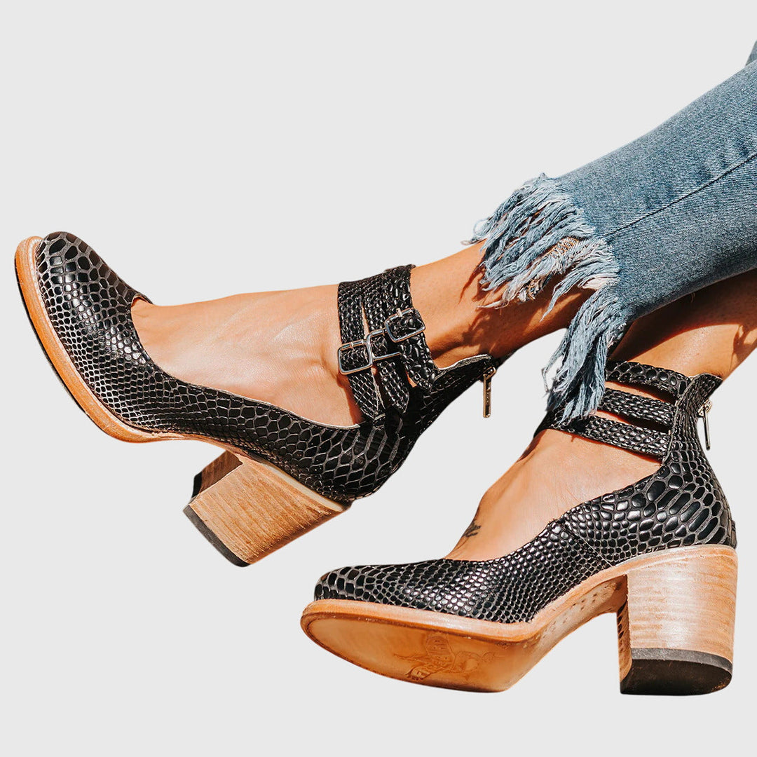 Comfortable women's everyday sandals with an elegant design, perfect for stylish summer footwear.