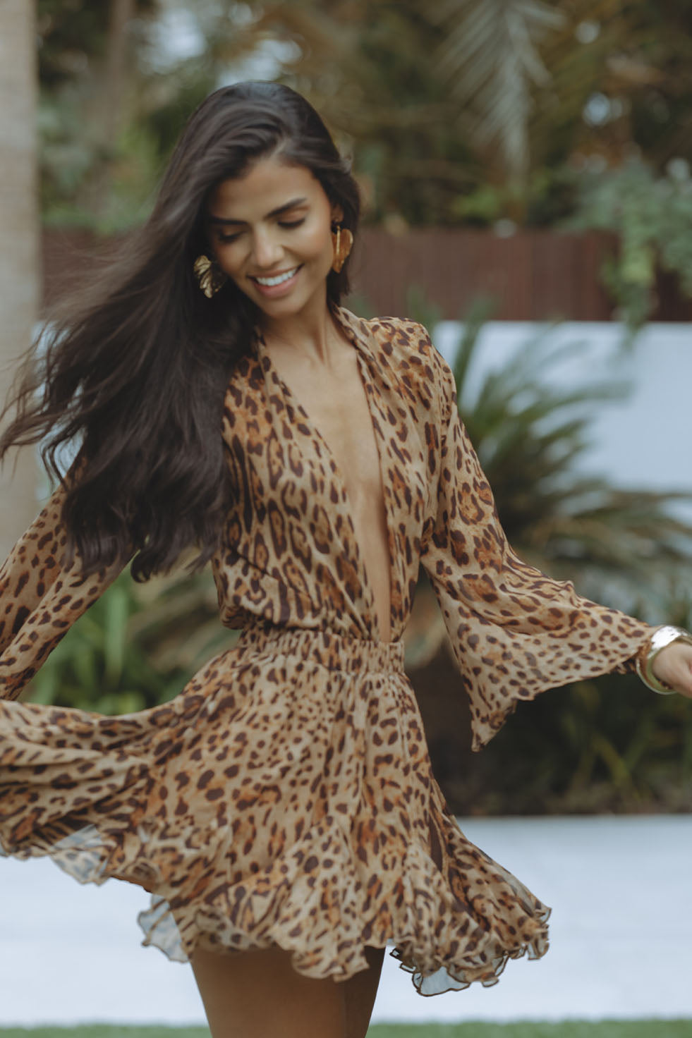 Women's versatile long sleeve mini dress, perfect as a summer day dress, in a solid color.