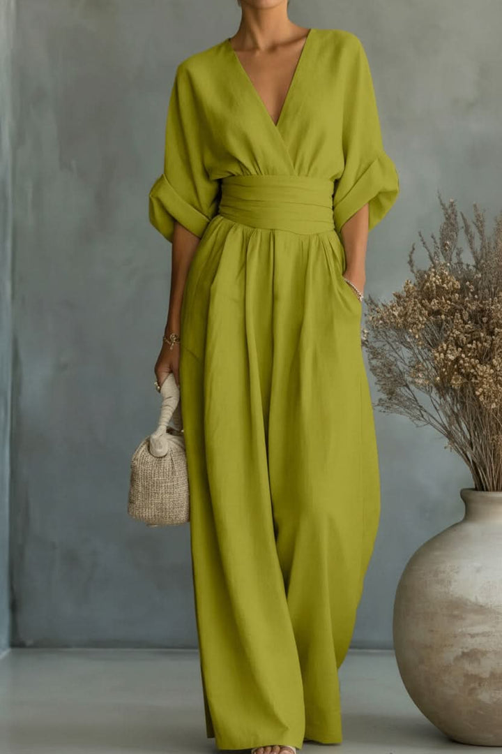 Fashionable women's retro jumpsuit, offering a timeless vintage style for elegant spring and summer outfits.