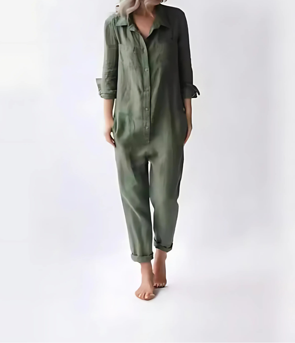 Elegant women's vintage style jumpsuit, relaxed fit, perfect for spring/summer fashion.