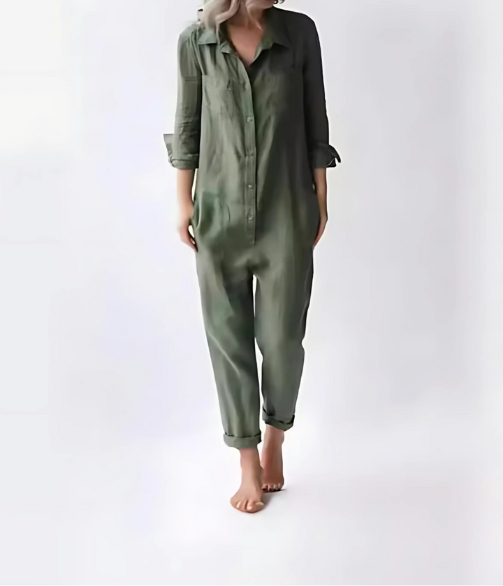 Elegant women's vintage style jumpsuit, relaxed fit, perfect for spring/summer fashion.