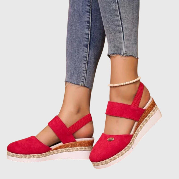 Women's ELUXOR supportive footwear, comfortable & fashionable for daily wear, arch support.