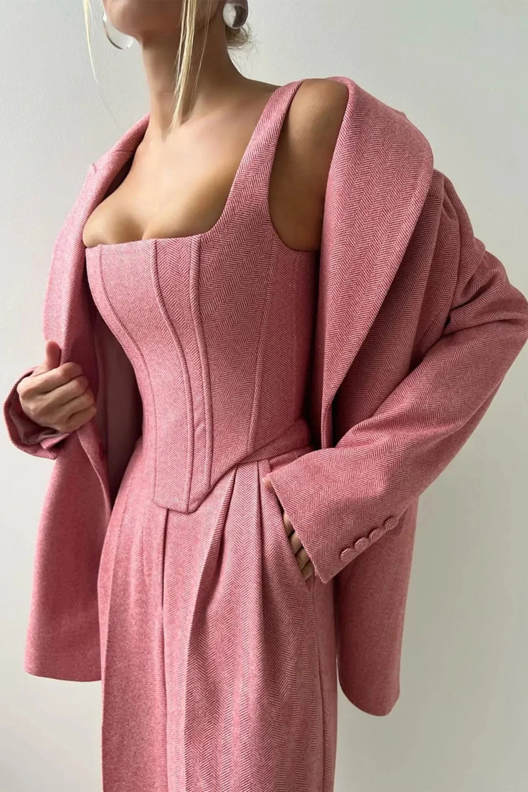 Trendy women's fashion set: corset bustier, wide leg trousers & a matching oversized blazer.
