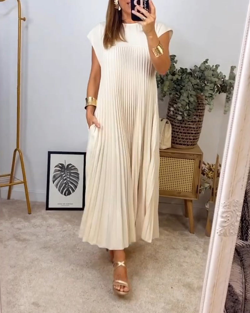 Close-up: elegant pleats on a women's flowing maxi dress, highlighting its comfortable fabric & versatile style.