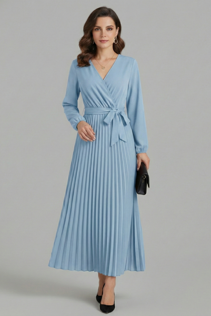 Casual yet chic women's V-neck maxi dress featuring a comfortable pleated skirt and a fashionable tie waist.