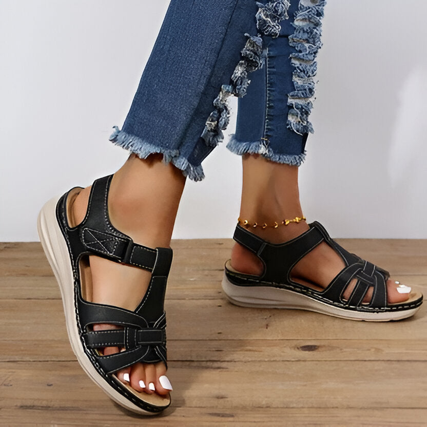 Casual summer sandals for women, featuring arch support & adjustable straps for a custom fit.