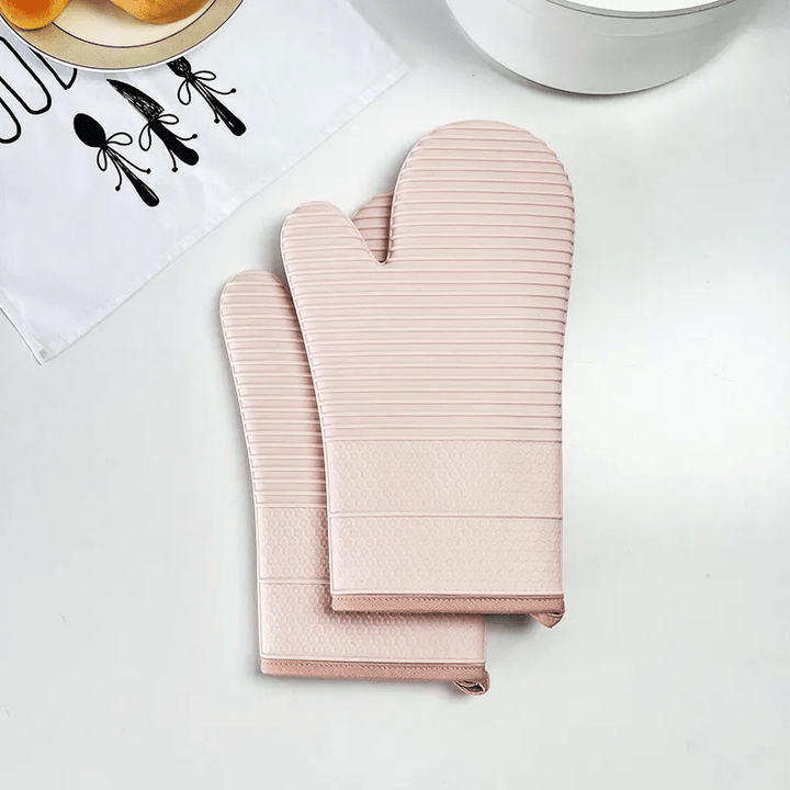 Non-slip silicone kitchen gloves, ultimate heat resistant protection for home cooking safety.