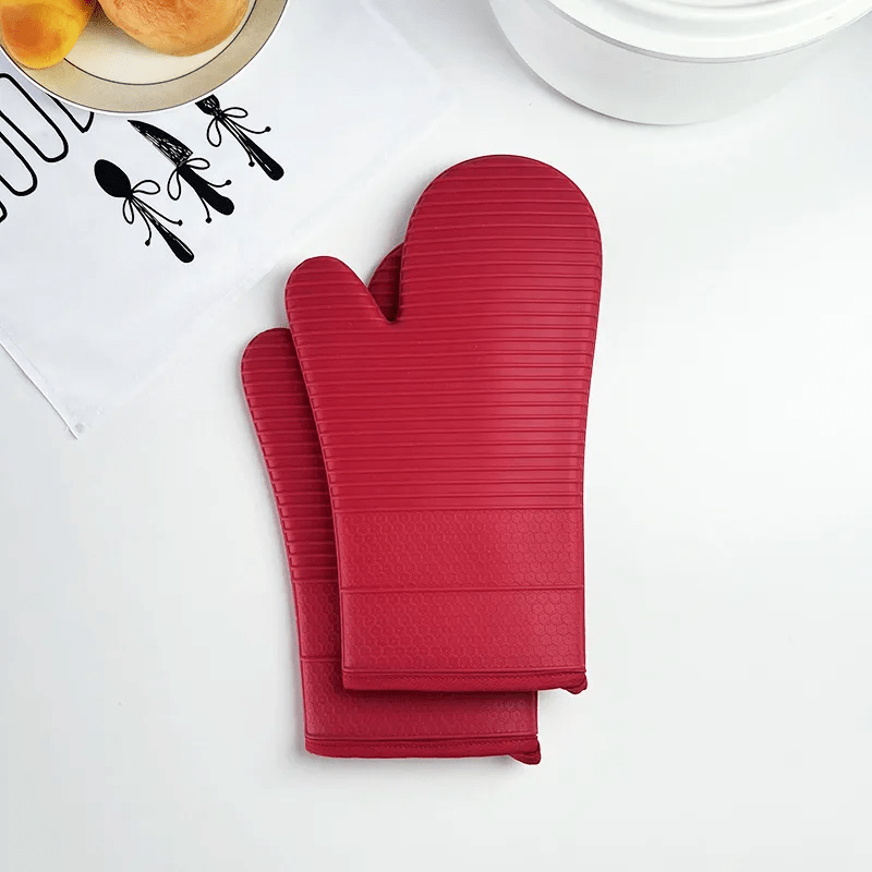 Secure grip non-slip oven gloves. Silicone for superior heat protection in any kitchen task.
